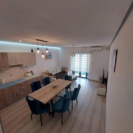 Sky Apartment 1 Сейнт Полс Бей Екстериор снимка