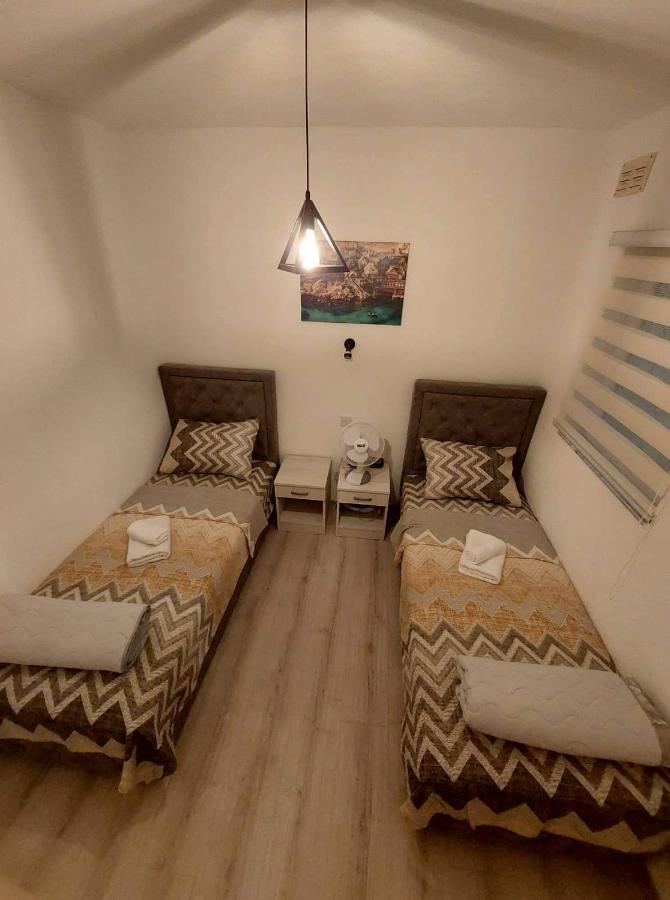 Sky Apartment 1 Сейнт Полс Бей Екстериор снимка