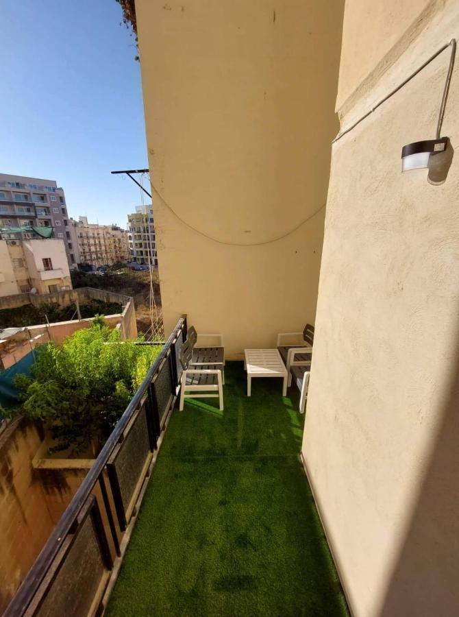 Sky Apartment 1 Сейнт Полс Бей Екстериор снимка
