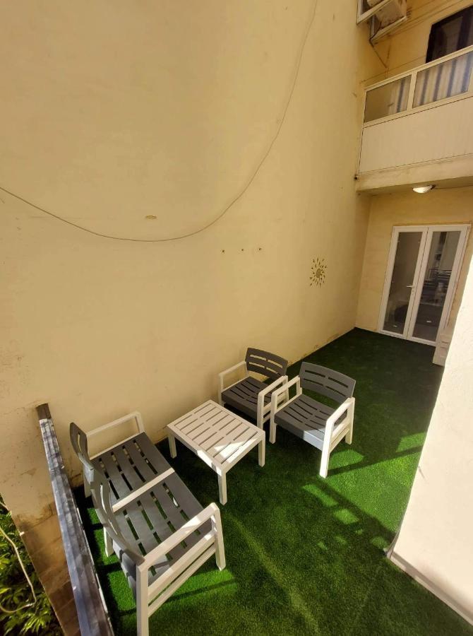Sky Apartment 1 Сейнт Полс Бей Екстериор снимка