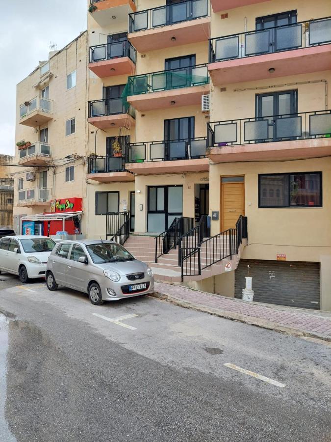 Sky Apartment 1 Сейнт Полс Бей Екстериор снимка