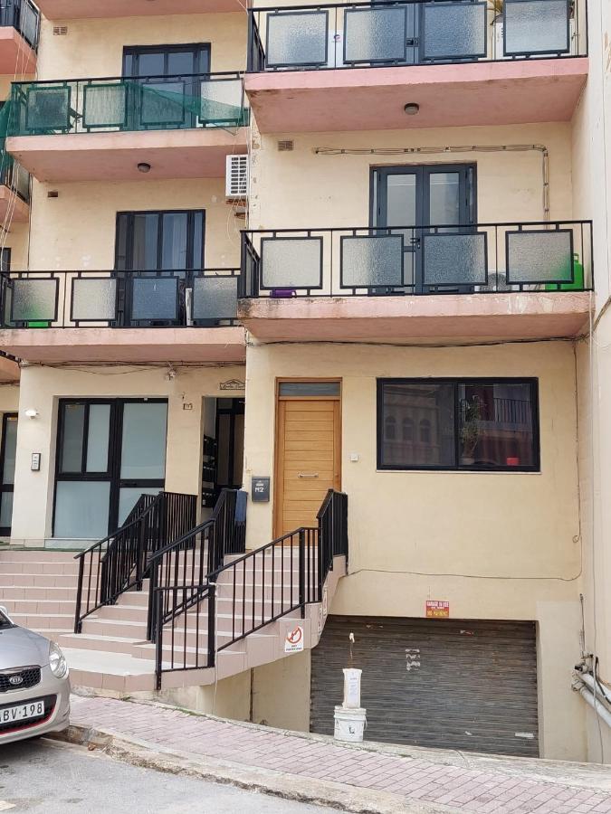 Sky Apartment 1 Сейнт Полс Бей Екстериор снимка