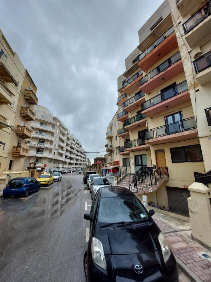 Sky Apartment 1 Сейнт Полс Бей Екстериор снимка